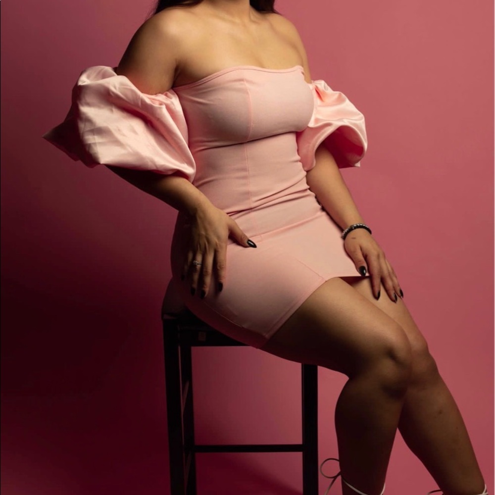 Off shoulder pink bodycone dress - Picture 1 of 2